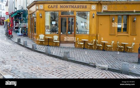 Cafe Montmartre Paris Stock Photo Alamy