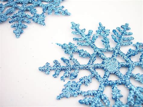 Голубые снежинки: новогодние обои, картинки, фото 1600x1200