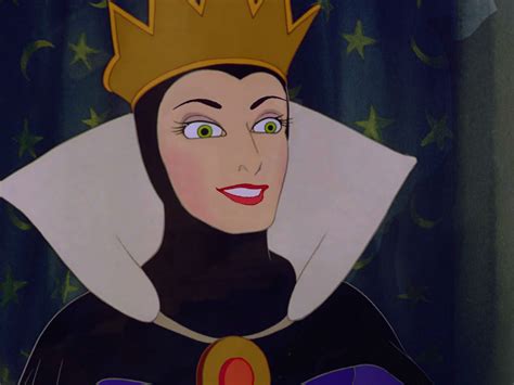 Queen Grimhilde The Evil Queen With A Friendly Smile Princesas De