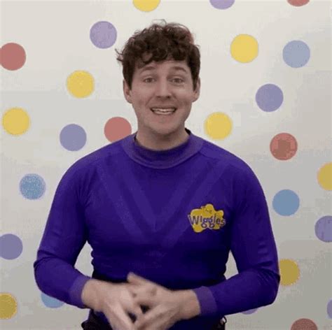 Kiss Lachy Gillespie Gif Kiss Lachy Gillespie The Wiggles Discover My