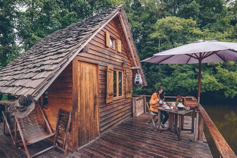 Dormir dans une cabane sur l'eau, une expérience inoubliable | Cabane, Cabane sur leau, Maison style