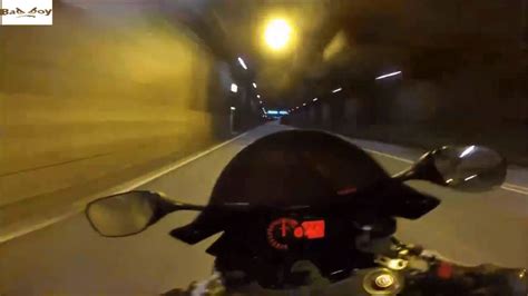 Amazing Sportbike Rider At Top Speed Through A Tunnel Youtube