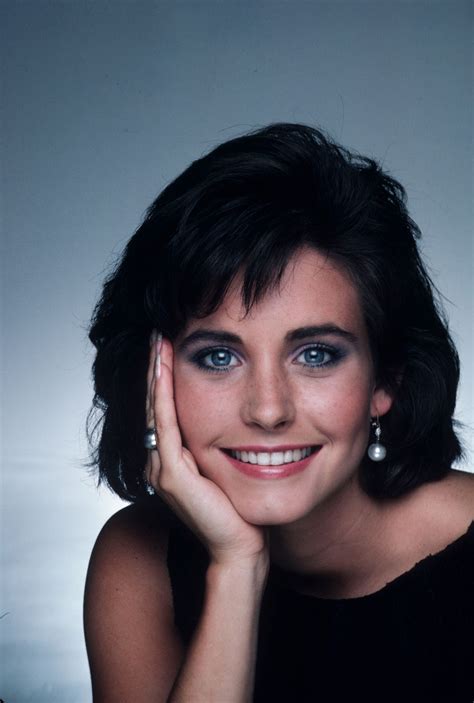 Courteney Coxs Short Hair Style In The 1980s Was Very Famous