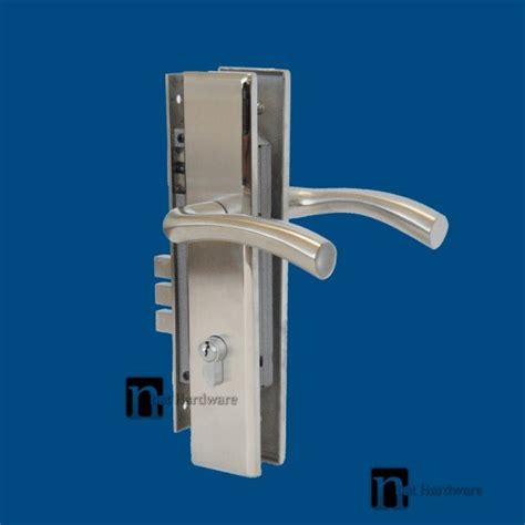A sash lock is a lock that has a latch and a lock, the latch is operated by handles and thereby allows you to close the door on the latch without locking it, see image directly mortise dead locks need virtually the same process except there are no handles. Entrance Mortise Lock Set (5217) - Bonny Series | nBat ...