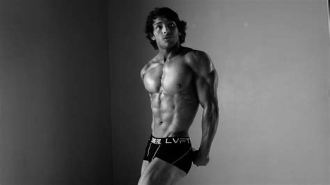 Workout Motivation Posing With Pnba Pro Bodybuilder Ryan Cruz Youtube