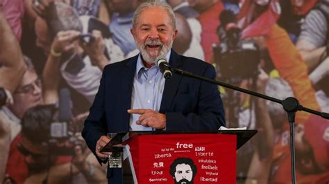 lula anuncia pré candidatura durante evento de sindicalistas