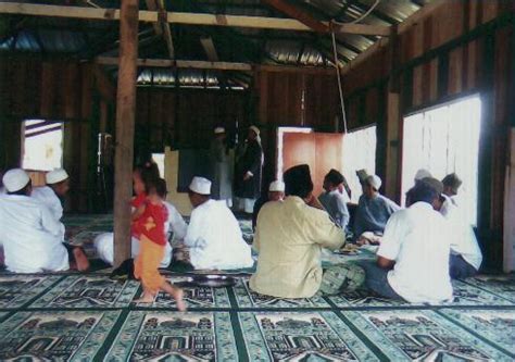 Maahad tahfiz pertama di malaysia memperkenalkan pembelajaran tahfiz dan kemahiran vokasional seiring dengan keperluan pekerjaan dan tuntutan agama. MAAHAD TAHFIZ BATU TELLINGAI: Gambar Maahad Tahfiz Batu ...