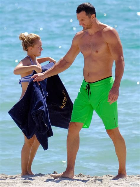 Pregnant Hayden Panettiere In Bikini On The Beach In Miami Hawtcelebs The Best Porn Website