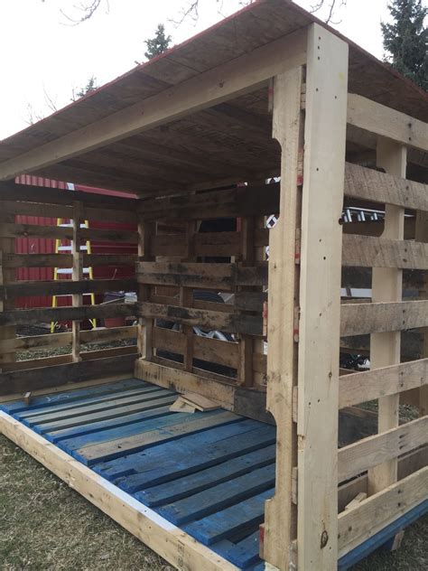 Diy firewood rack using no tools: Pallet firewood shed | Firewood shed, Outdoor firewood ...