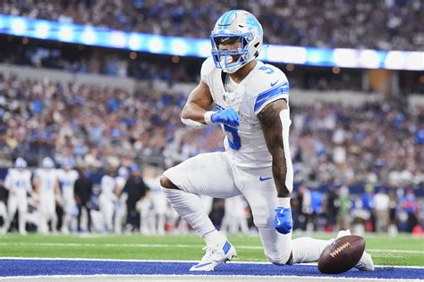 Lions' David Montgomery Helped Off Field With Apparent Injury - Newsweek width=