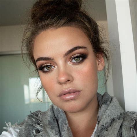 20 Luxury Natural Smokey Eye Makeup Ideas That You Must See Smoky Eye Makeup Natural Smokey