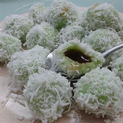 Kuih is term for malaysian sweet cakes or pastries. 18 Resepi Kuih Tradisional Melayu yang Famous Ketika ...