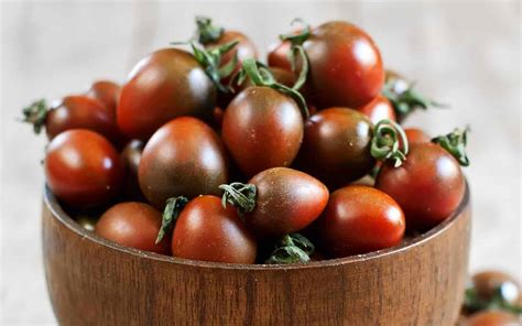 15 Purple Tomatoes 💜 🍅 Best Varieties Growing Tips And Culinary Uses