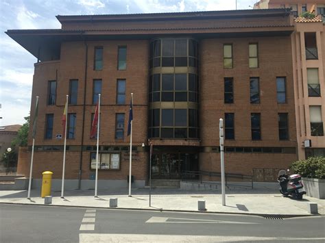 The registered office of santander bank is based there. PSOE: Tres años sin reformar la Casa de la Cultura ...