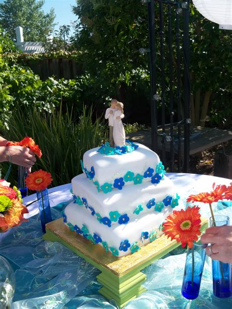 Melinda Makes Cake Blue And Turquoise Daisy Wedding Cake