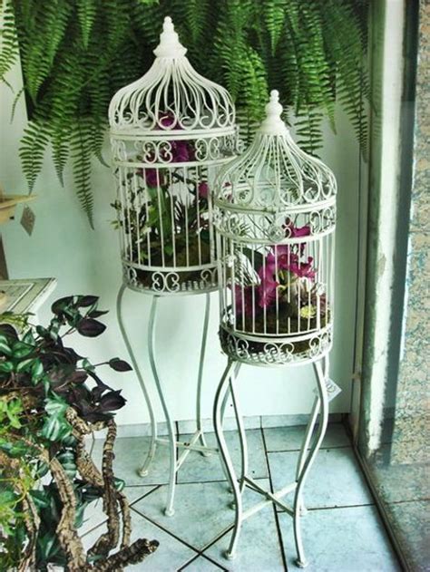 Finding beautiful or stylish decorations can make unique bird gifts. Unique Vintage Decor with Beautiful Flower Arrangements ...
