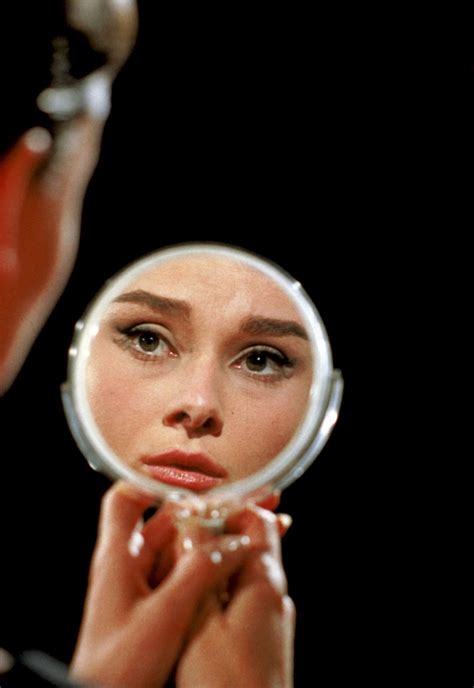 Impressioni Fotografiche Audrey Hepburn In A Mirror 1956 Richard Avedon