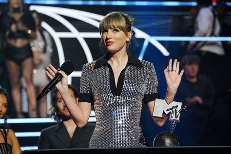 Taylor Swift Arrasa En Los Premios Mtv Ema 2022 Y Rosalía Se Queda Sin