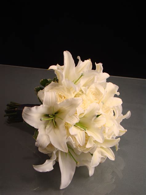 Flowers And Fancies Baltimore Md Florist Flowers White Roses Simple