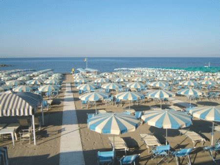 Stabilimenti balneari marina di massa. Bagno Sirena