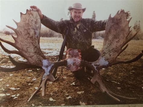 Alaskan Yukon Moose Hunt With Solo Creek Guide Service