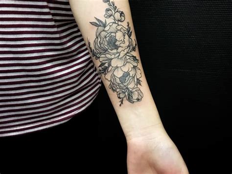 bevorzugte behandlung die hand im spiel haben ungerechtigkeit damske tetovani na ruku naramek
