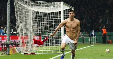 Maybe you would like to learn more about one of these? Robert Lewandowski bohaterem zdjęcia roku 2019 niemieckiej ...