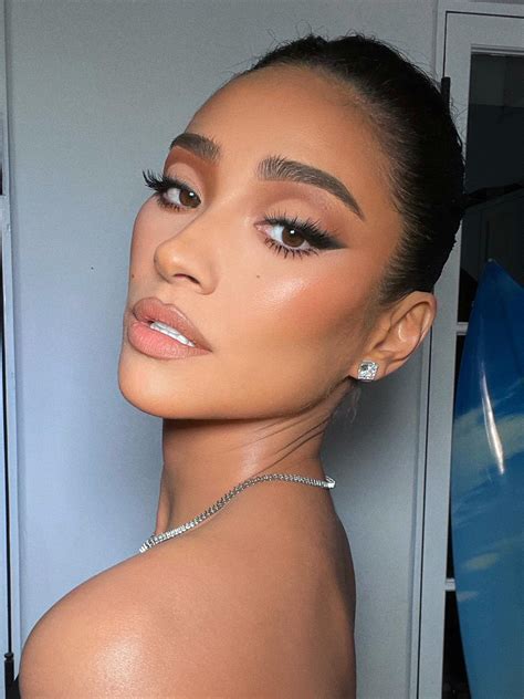 Celeb Inspired Prom Makeup Looks That Are So Good Who What Wear Uk