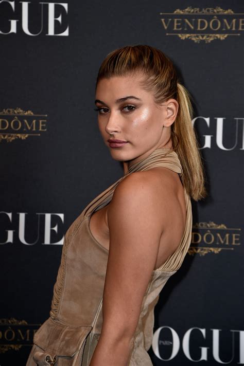 Hailey Baldwin Wears Key Rings That Support Breast Cancer Research — Photos