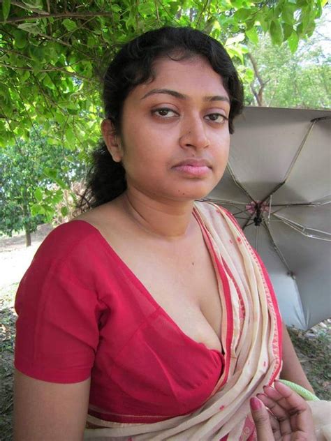 Saree Bhabhi Deep Cleavage Navel Xxx Porn Photo Album