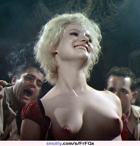 Nude Celeb Jennifer Jason Leigh Sex Caps From Last Exit To Brooklyn