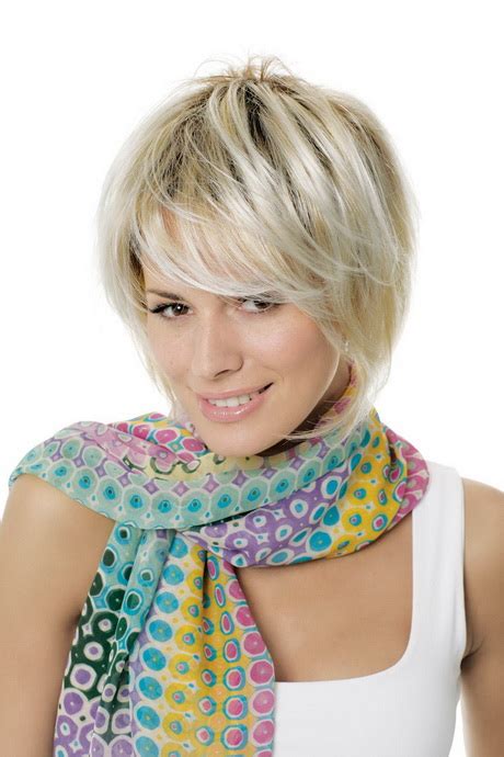 17 meilleures idées à propos de carré plongeant effilé sur … coiffure : Coupe de cheveux mi long effilé