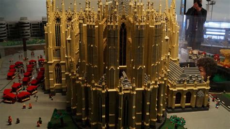Mit der wiederbegründung des erzbistums köln 1821 wurde der dom erneut bischofskirche. Kölner Dom jetzt im LEGOLAND Discovery Centre Oberhausen