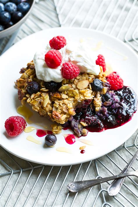 These baked oatmeal cups are the perfect easy breakfast for on the go. Blueberry Baked Oatmeal Recipe - Peas and Crayons Blog