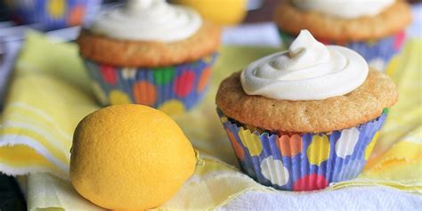 Gluten Free Lemon Cupcakes Filled With Lemon Curd