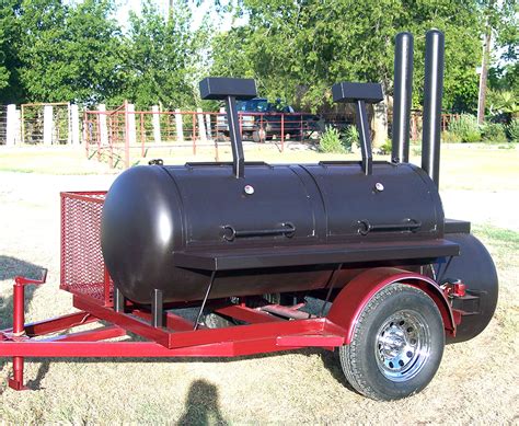 It was enclosed in a smokehouse so there is no rust at all and it is in like new condition. Med. 6 Ft. - Johnson Custom BBQ Smokers