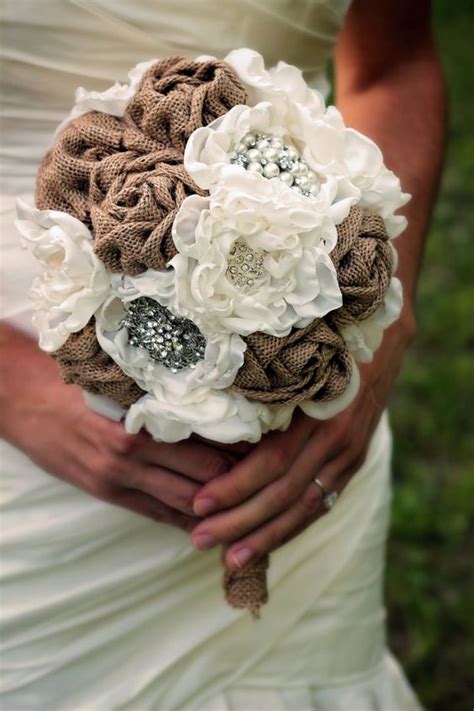 Costanza and niccolò tied the knot with a civil ceremony in a rustic town hall. 20 Swoon-Worthy Burlap Wedding Bouquets | Roses & Rings