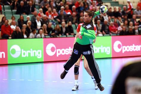 Cléopatre darleux (born 1 july 1989) is a french handball goalkeeper for brest bretagne handball and the french national team. EdF - Une liste réduite à 22 joueuses | Ligue Féminine de ...