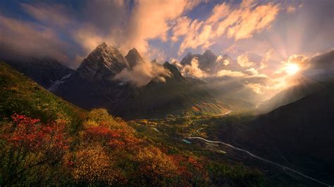 Fall Mountains In The Sun Wallpaper