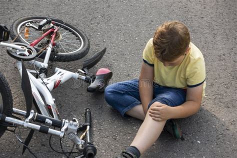 Boy Fell Pain From His Wound On Knee Stock Image Image Of Wound