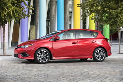 Looking for an ideal 2018 toyota corolla? Everything You Love About the Corolla, Hatch Included: The ...