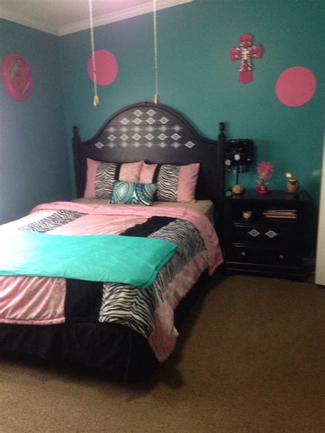 My Daughters Bedroom It Turned Out So Cute Zebra Pink Aqua Green