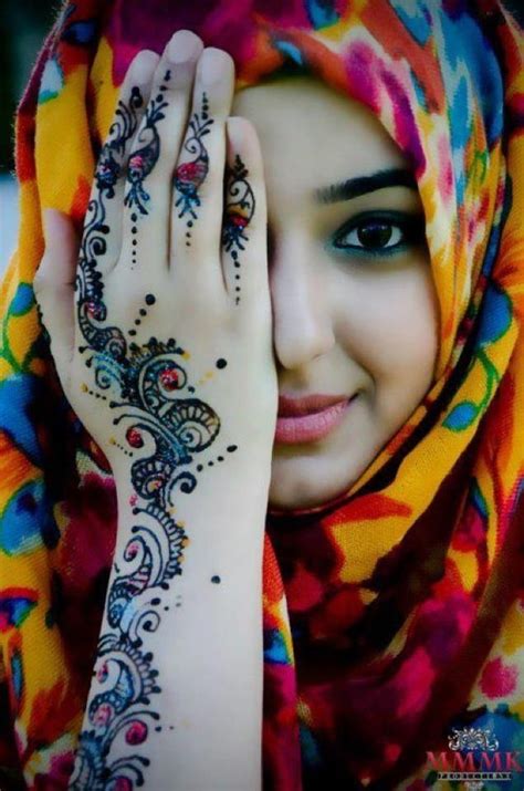 Beautiful Indian Woman Henna Henna Tattoo Body Positivity