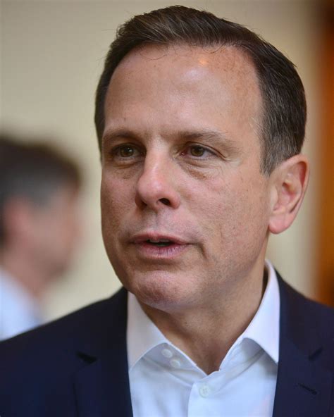 Sem vacina e com salários atrasados, motoristas e cobradores doria mantém escolas particulares abertas para atender aos empresários da educação. O que propõem os candidatos à prefeitura de São Paulo para ...
