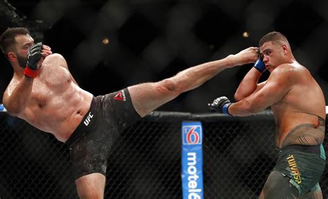 Andrei Arlovski Vs Dontale Mayes Prediction Odds And Best Bet For Ufc Vegas 74 Arlovski Pulls