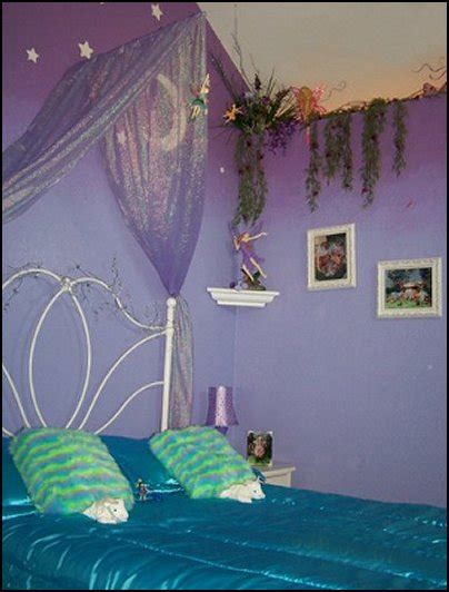 Immersing them in a world where anything is possible. Decorating theme bedrooms - Maries Manor: tinkerbell ...