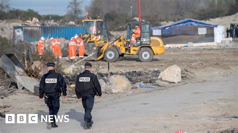 Calais Migrants Frances Hollande Vows No Return To Camp Bbc News