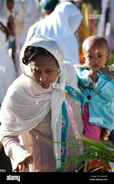 Ethiopian Mother Carrying Baby Axum Tigray Ethiopia Stock Photo Alamy