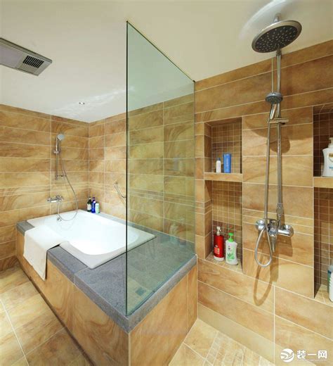卫生间淋浴玻璃隔断装修设计展示现代风格玻璃隔断图片 家居美图 装一网装修效果图