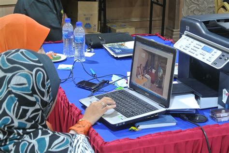 Bantuan ini adalah daripada ytl foundation. itqan: Banyak keburukan bawa telefon bimbit ke sekolah
